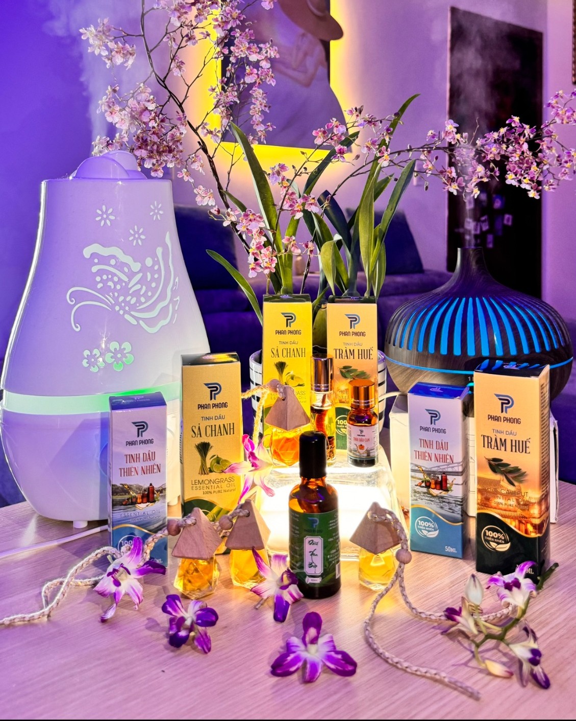 Phan Phong natural essential oil space